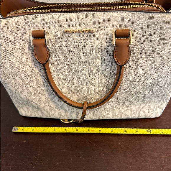 Michael Kors Savannah Large Satchel Cream and Brown Signature Tote - Picture 8 of 10